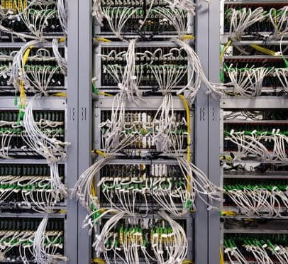 Centros de dados irlandeses elevam contas domésticas em centenas de euros, aponta relatório