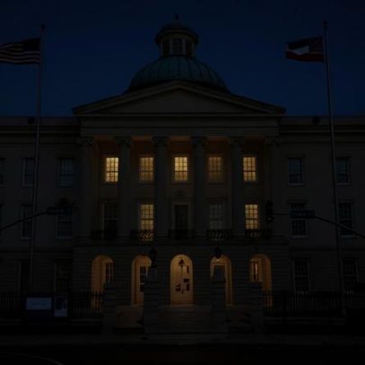 Câmara do Mississippi realiza sessão de redistritamento no capitólio Jim Crow