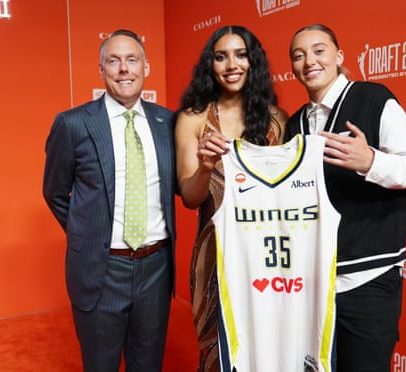 UConn se reúne e Caitlin Clark retorna na temporada 30 da WNBA