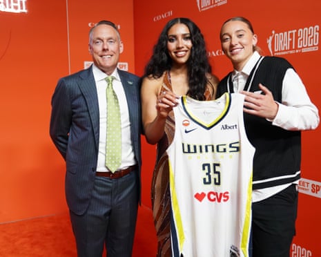 UConn se reúne e Caitlin Clark retorna na temporada 30 da WNBA