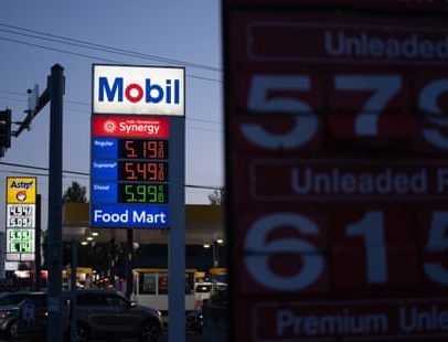 Trump promete suspender imposto federal sobre gasolina após Irã elevar preços