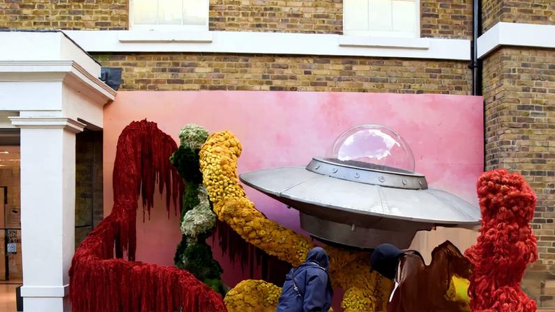 A milky protest and a UFO in London: Monday’s photos of the day