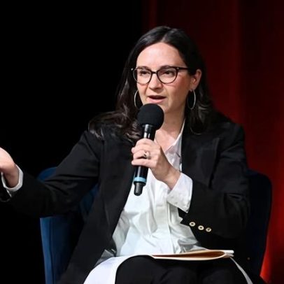 Paramount apoia líder da CBS News Bari Weiss em meio a críticas