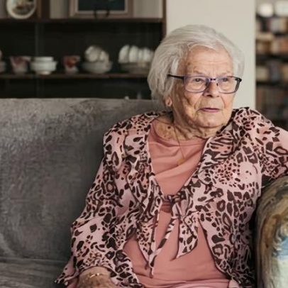 Menina refugiada com 102 anos: história começa na porta de casa