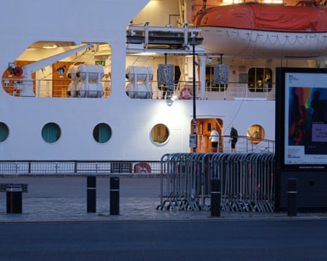 Autoridades francesas suspendem lockdown em navio de cruzeiro com norovírus