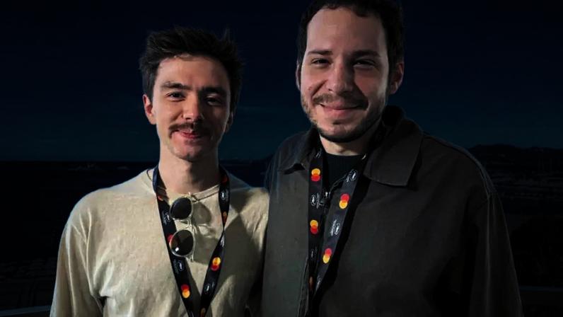 O produtor, João Pereira Webber (esq.) e o diretor Lucas Acher do curta-metragem "Laser-Gato", selecionado para a mostra La Cinef do Festival de Cannes.
