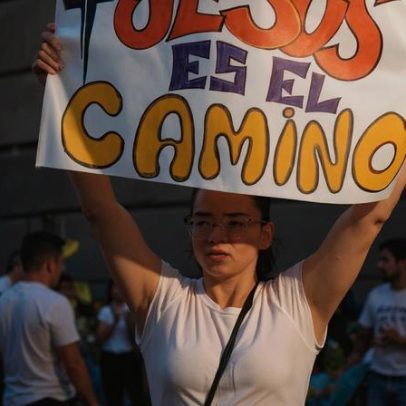 Cristãos evangelizam nas ruas e louvam em estádio em Madri