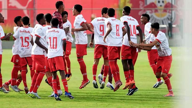 Jogadores do time sub-15 do Red Bull Bragantino.