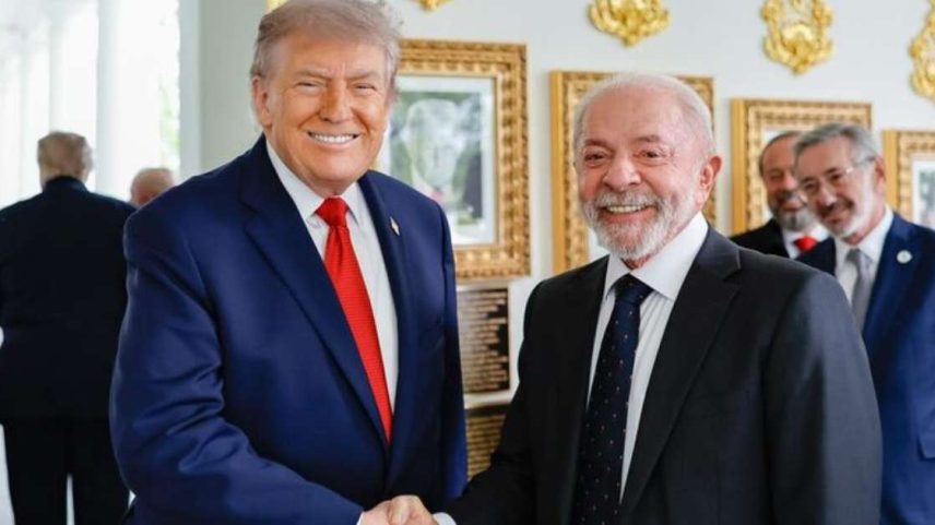 O presidente dos Estados Unidos, Donald Trump, cumprimenta o presidente do Brasil, Luiz Inácio Lula da Silva, em Washington