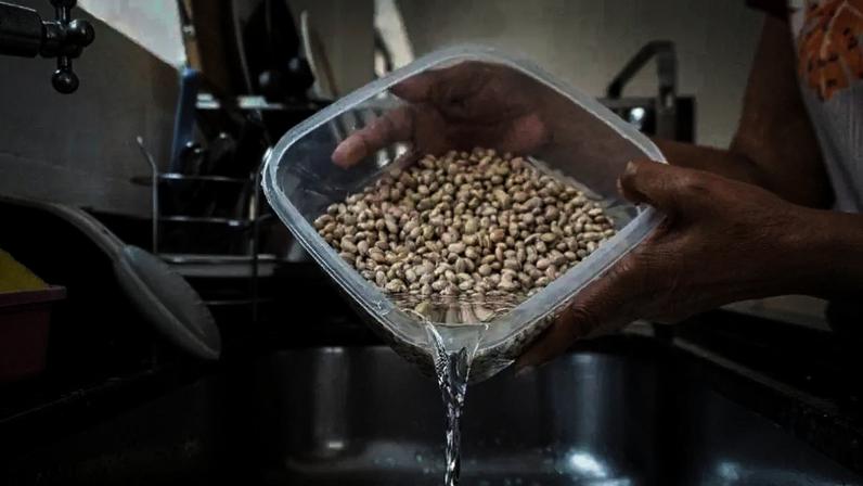 Se você esqueceu de colocar o feijão de molho, tudo bem — ainda dá para salvar a receita.