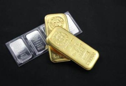 Ouro fecha em queda de 2% e prata cai 4% com tensões no Oriente Médio