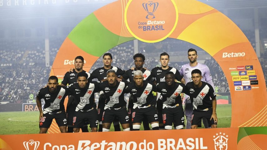 Jogadores do Vasco contra o Paysandu — Foto: André Durão