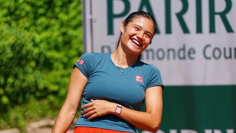 Emma Raducanu melhora e encara o French Open após doença