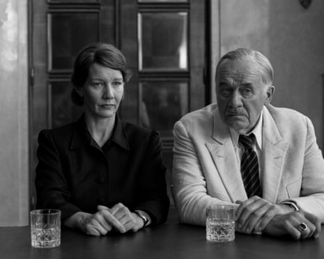 Fatherland mostra Sandra Hüller afiada em retorno contido de Pawlikowski