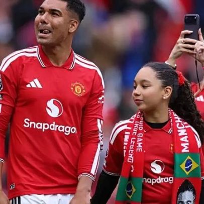 Casemiro emociona fãs na despedida do Manchester United em Old Trafford