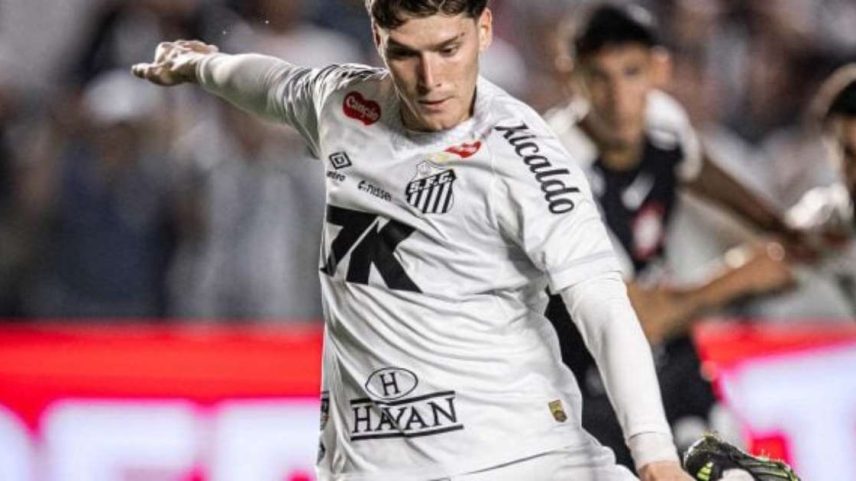 Rollheiser durante treinamento do Santos –