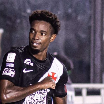 Vasco vence Athletico-PR e se afasta do Z4