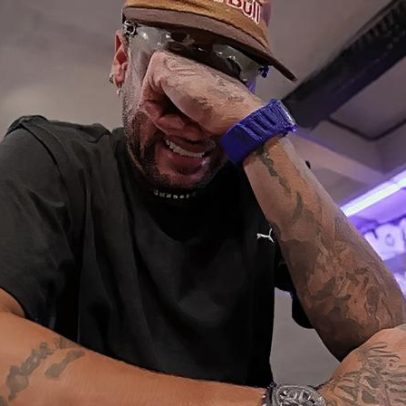 Neymar emociona ao ser convocado para a Copa