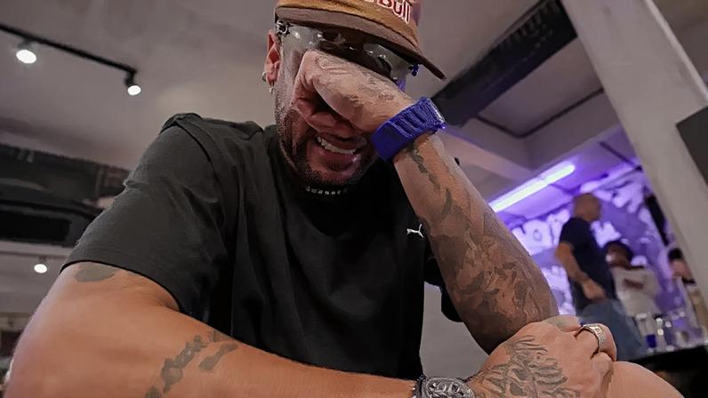 Neymar reage à convocação para a Copa do Mundo.