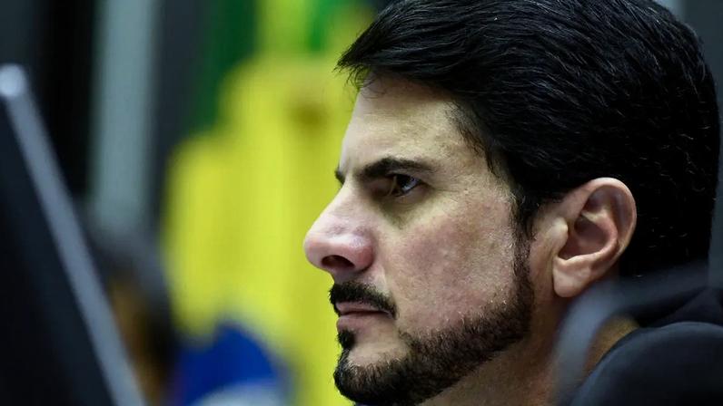 O senador Marcos do Val durante sessão plenária