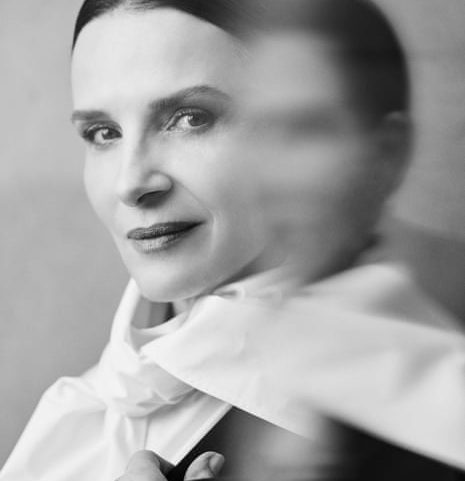 Juliette Binoche diz que ataque na adolescência inspirou estreia como diretora