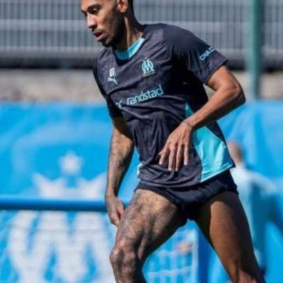 Olympique de Marselha afasta Aubameyang por atingir colega com extintor
