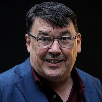 Condenação de Graham Linehan por danificar telefone ativista trans é anulada