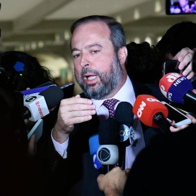 Governo anuncia subsídio de R$ 0,89 por litro de gasolina para conter alta