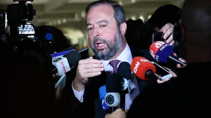 Relator da PEC 32/2022, senador Alexandre Silveira (PSD-MG), concede entrevista.