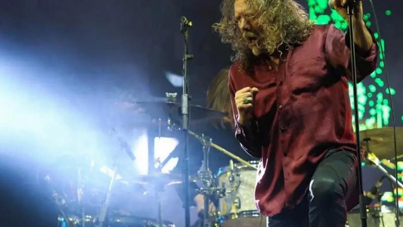 Robert Plant, célebre cantor do Led Zeppelin, se apresenta no C6 Fest neste domingo, 24