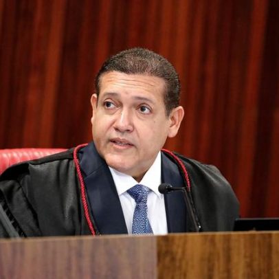 Nunes Marques assume presidência do TSE e diz urnas são patrimônio