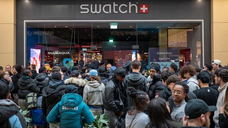 Shoppers crowd around a Swatch store in anticipation of the Swatch x Audemars Piguet collaboration.