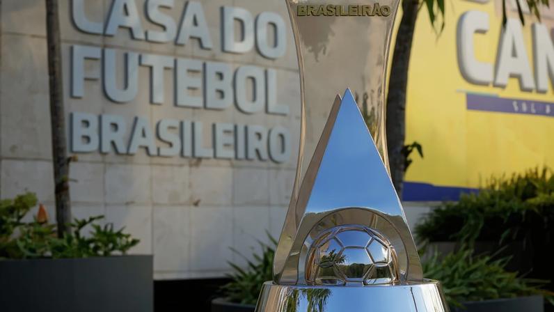 Taça da Série B em frente a sede da Confederação Brasileira de Futebol (CBF)