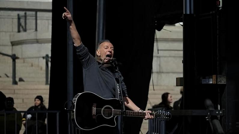 Bruce Springsteen é exemplo de como celebridades devem resistir a Trump