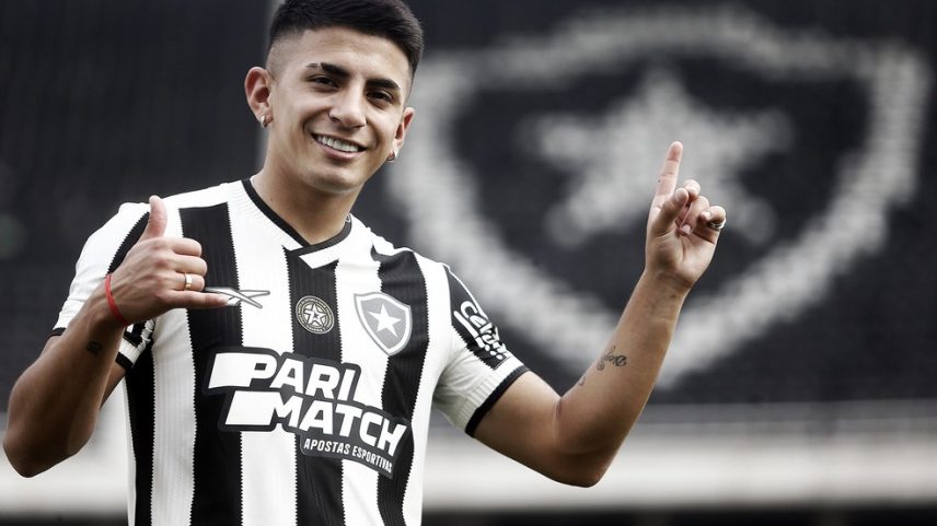 Almada defendeu o Botafogo em 2024 — Foto: Vítor Silva/Botafogo