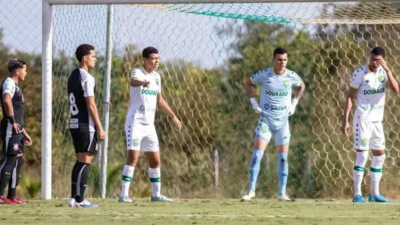 Cuiabá e Corinthians mediram forças nesta quarta-feira, no CT Manoel Dresch, na capital matogrossense –