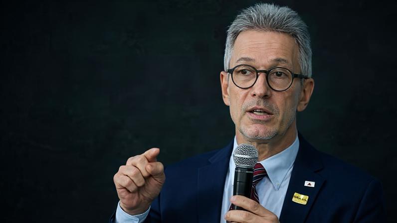 Romeu Zema, ex-governador de MG, durante cerimônia pública em outubro de 2024 — Foto: Cadu Gomes/VPR