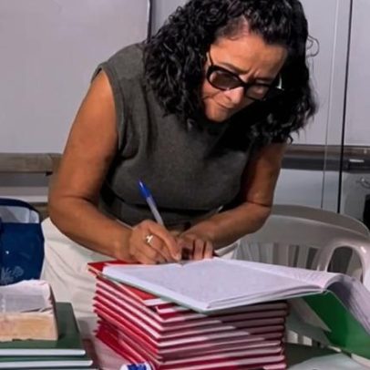 Cristã viraliza ao escrever a Bíblia inteira à mão no Rio