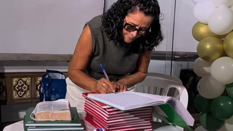 Lilian Costa transcreveu o último versículo da Bíblia ao lado dos familiares. (Foto: Reprodução/Instagram/Lilian Costa Frias)