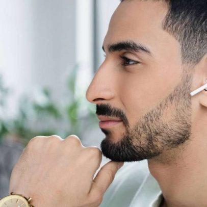 Como funciona o cancelamento de ruído: a física do silêncio nos fones