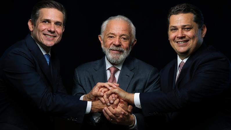 O presidente da Câmara dos Deputados, Hugo Motta (Republicanos-PB), da República, Luiz Inácio Lula da Silva (PT), e do Senado, Davi Alcolumbre (União Brasil-AP), no Palácio do Planalto (Ricardo Stuckert/PR)