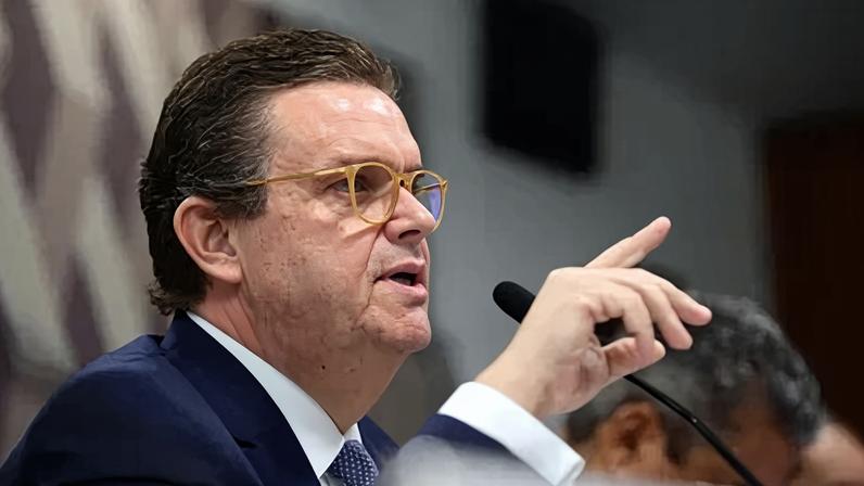 Comissão de Transparência, Governança, Fiscalização e Controle e Defesa do Consumidor (CTFC) promove audiência pública com ministro de Estado da Previdência Social, para prestar informações sobre as fraudes relacionadas a descontos não autorizados por aposentados e pensionistas do Instituto Nacional do Seguro Social (INSS). Mesa: ministro de Estado da Previdência Social, Wolney Queiroz Maciel - em pronunciamento.