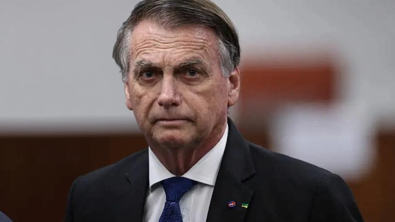 Bolsonaro reage ao plano de Eduardo para eleger André do Prado em SP