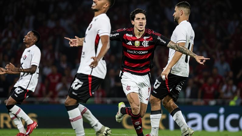 Pedro comemora gol em Flamengo x Vitória (Foto: Gilvan de Souza/Flamengo)