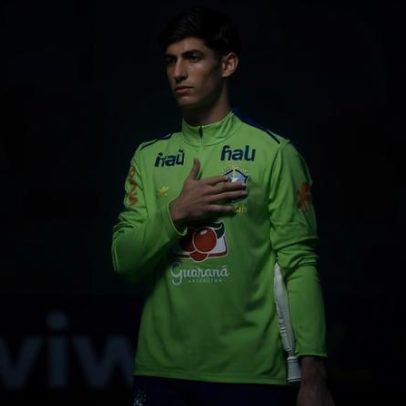 Goleiro da base do Flamengo treina com a Seleção na Copa do Mundo