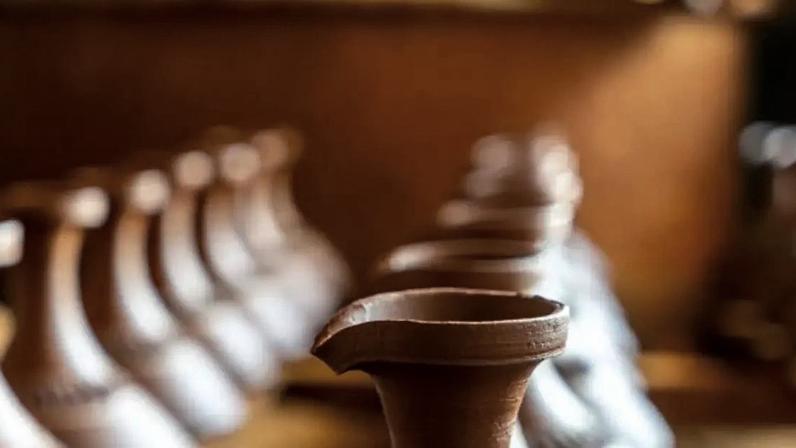 Método indiano milenar usa argila para resfriar ambientes sem ar-condicionado