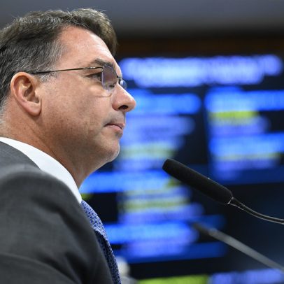 Flávio confirma ter pedido dinheiro a Vorcaro, nega oferecer vantagens