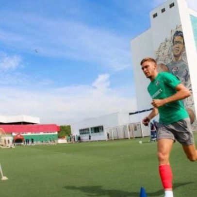 Castillo, do Fluminense, treina com proteção especial após corte na perna