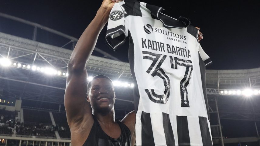 Kadir comemora vitória do Botafogo sobre o Sport — Foto: Vitor Silva/BFR