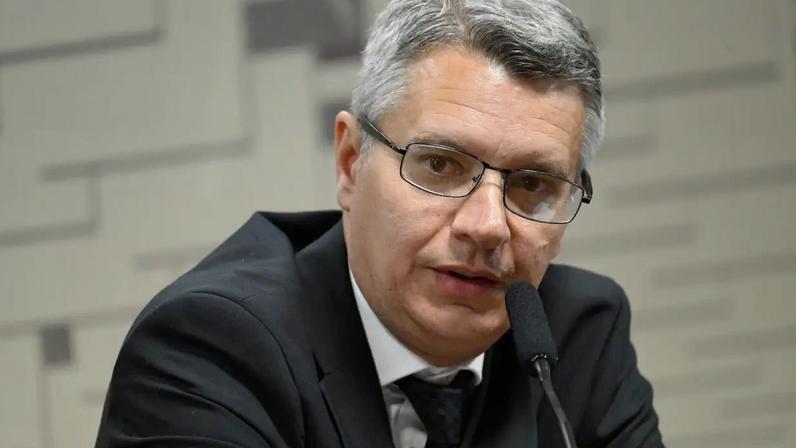 O presidente do Coaf, Ricardo Saadi, em audência no Senado